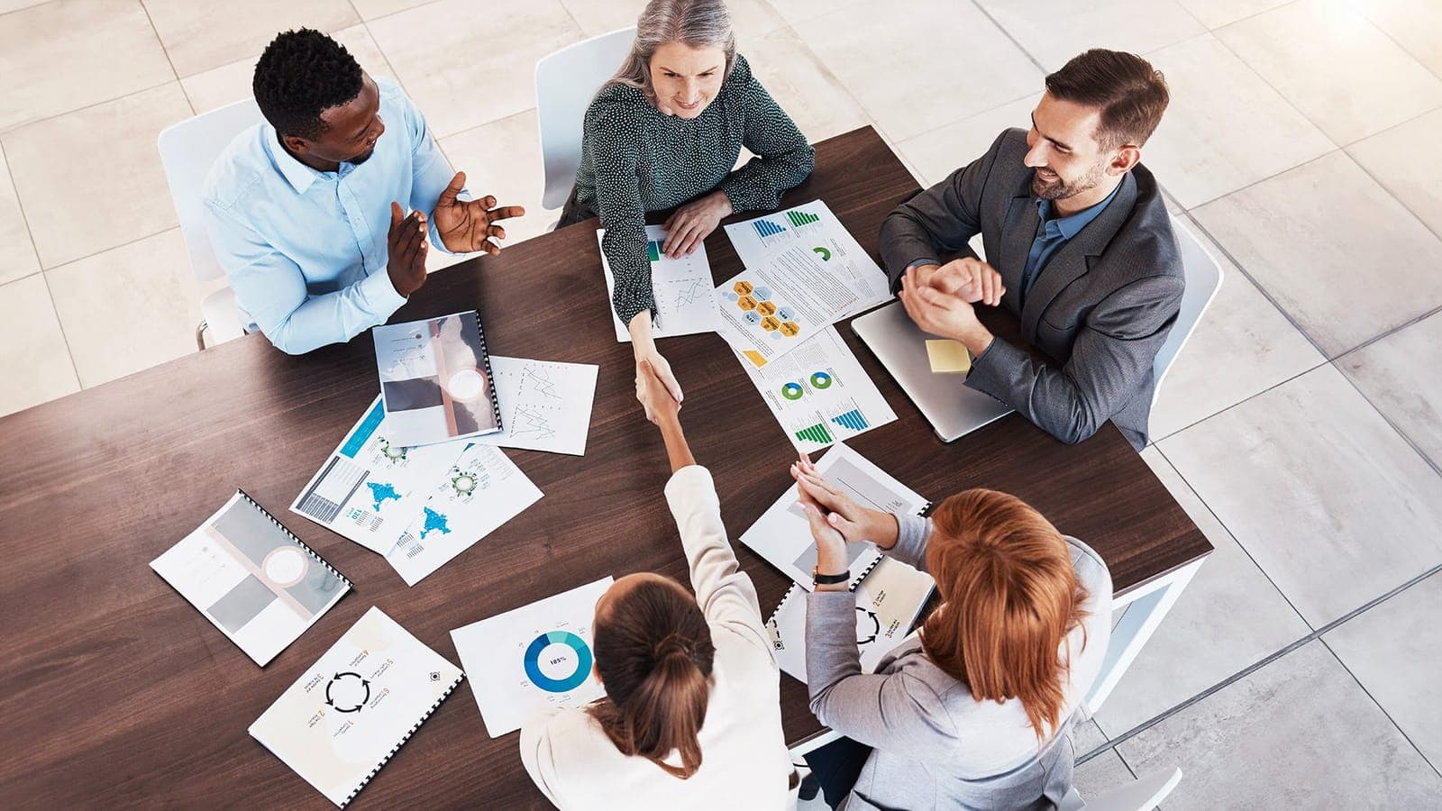 Business meeting sealing an IT support partnership with a handshake